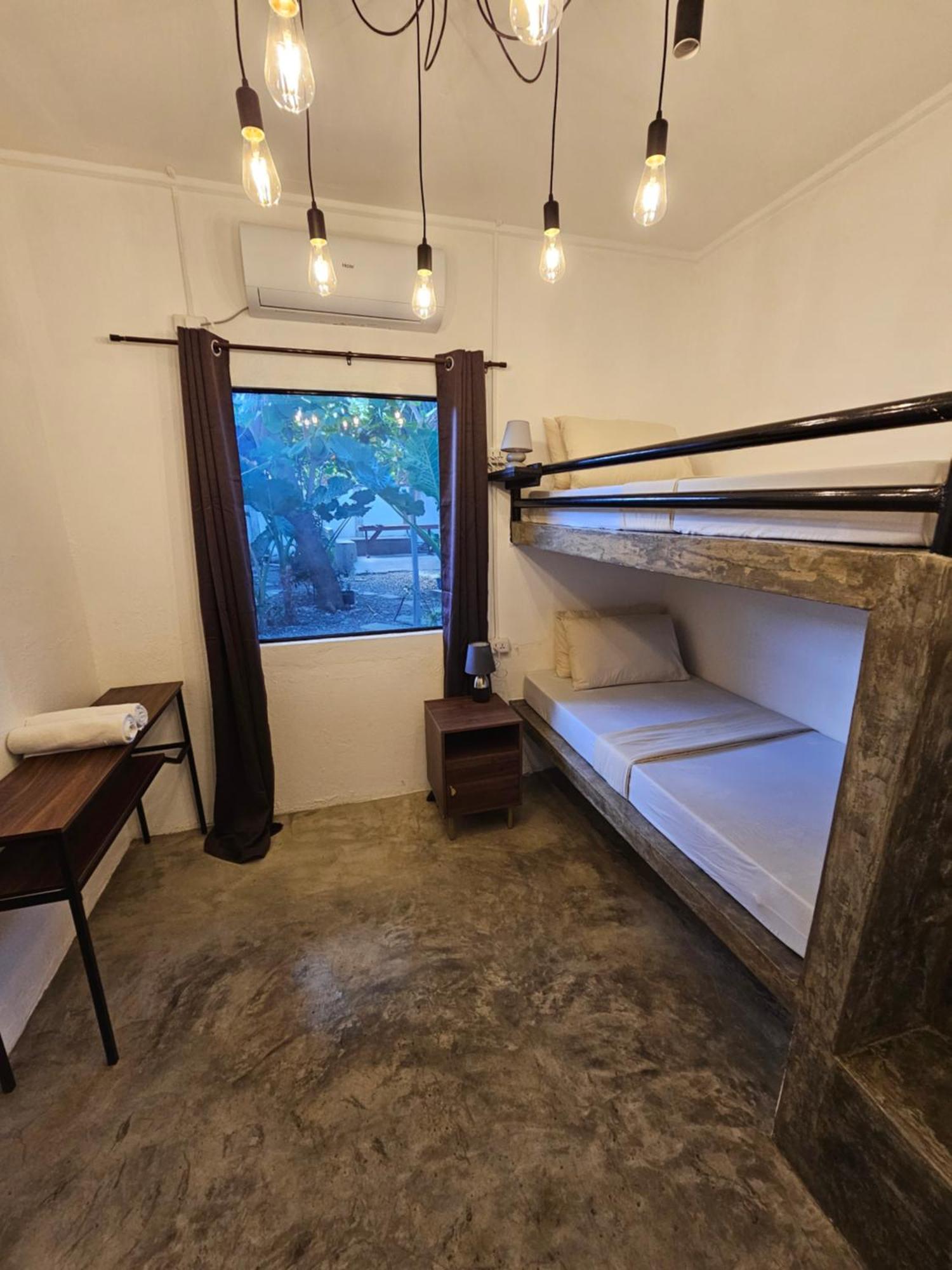 Crazy Bears Hostel Moalboal Ngoại thất bức ảnh