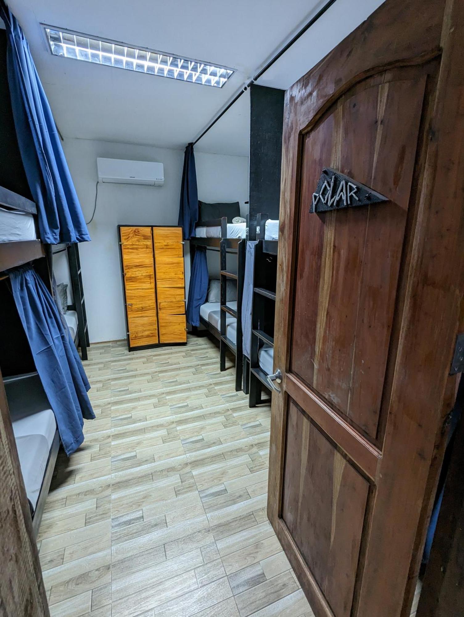 Crazy Bears Hostel Moalboal Ngoại thất bức ảnh